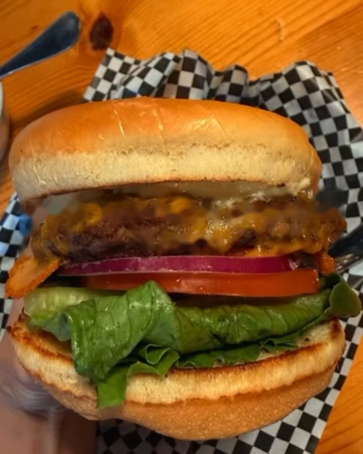 Cheeseburger with cheddar, red onion, tomato and lettuce
